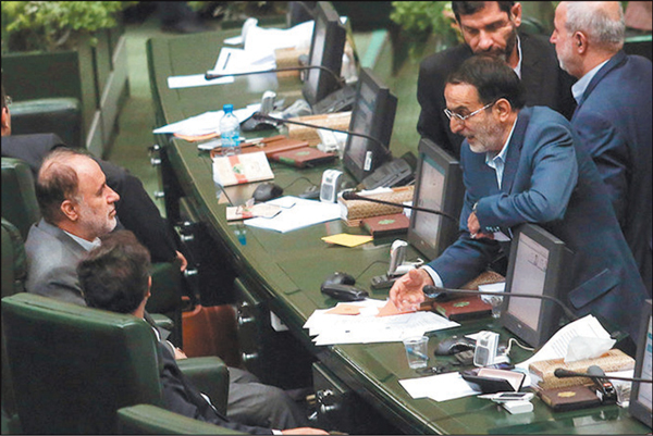 index:2|width:220|height:147|align:center