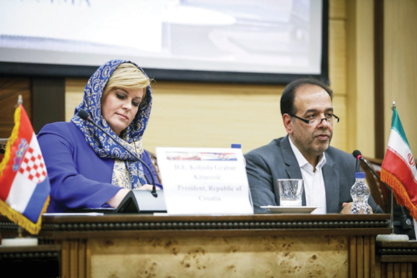 index:4|width:220|height:147|align:center