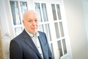 حضور در رقابت جهانی با مدیران خارجی
