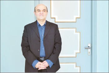 باز کن پنجره را