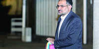وزیر ارشاد در تنگنا