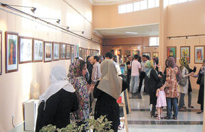 سرمایه‌گذاری امن روی دیوار اتاق نشیمن