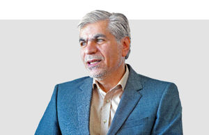 نشان امپراتور بر سینه سفیر سابق