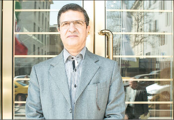 اسیر سرکوب و در معرض طغیان نقدینگی

