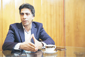 چون کشتی بی‌لنگر کژ می‌شد و مژ می‌شد
