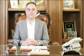هیچ‌کس سر جای خودش نیست