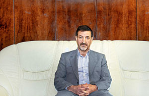 مشهد نشست می‌کند