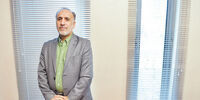 یکی بر سر شاخص بن می‌برید