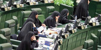 زنجیر ساعت به پای زنان
