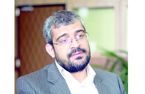 کسی که خودش منافع دارد، نمی‌تواند حاکمیت کند