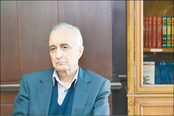 اقتصاد جولانگاه عوام‌فریبان شده است