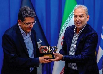 اعطای «نشان عالی تشریفات فرودگاهی» به مدیران ارشد وزارت نفت در عسلویه