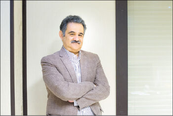 بازی فوتبال‌دستی مربی نمی‌خواهد

