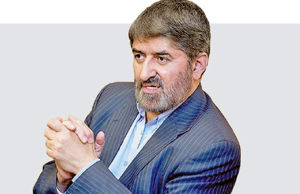 ایستاده در توفان