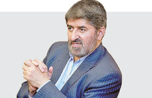 ایستاده در توفان