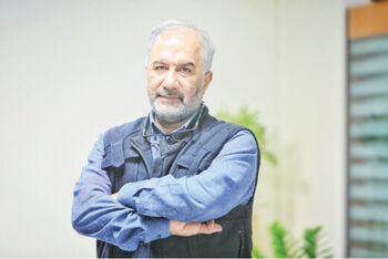 در سایه انحصار