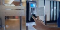  قیمت انواع دستگاه حضور غیاب و تاثیر دستگاه‌های کارتزنی و چشمی در مهار کرونا!