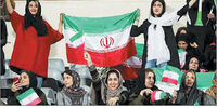 زنان پشت دروازه آزادی

